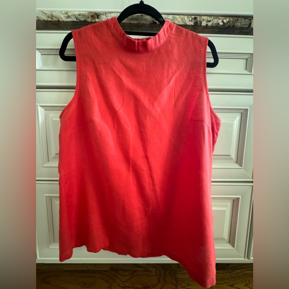 Women’s red Banana Republic sleeveless shirt